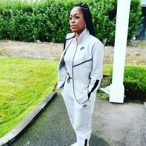 Meet your Posher, Charney